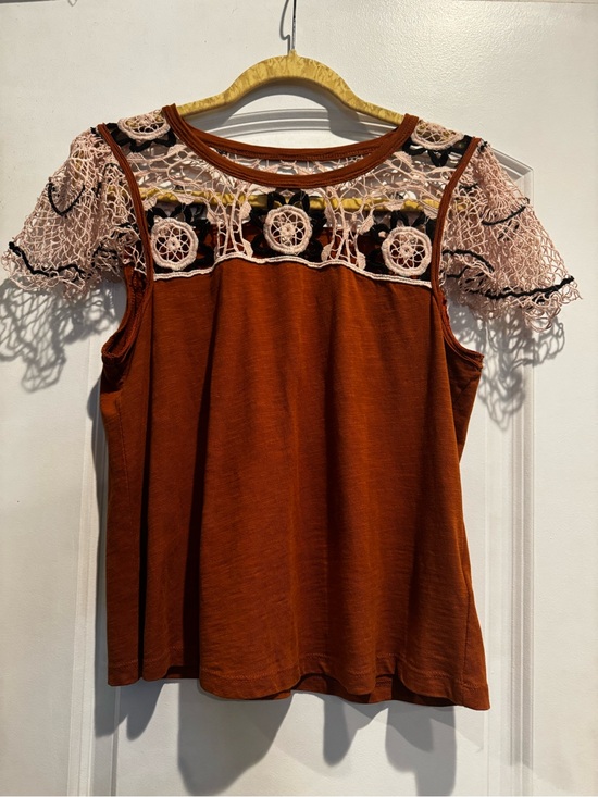 By Anthropologie Tops - Anthropologie Medium Rust Crochet Lace Flutter Sleeve Top